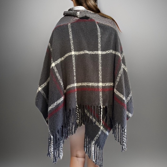 Women’s Shawl Wrap with Fringe in Plaid Design One Size New! - Picture 5 of 9